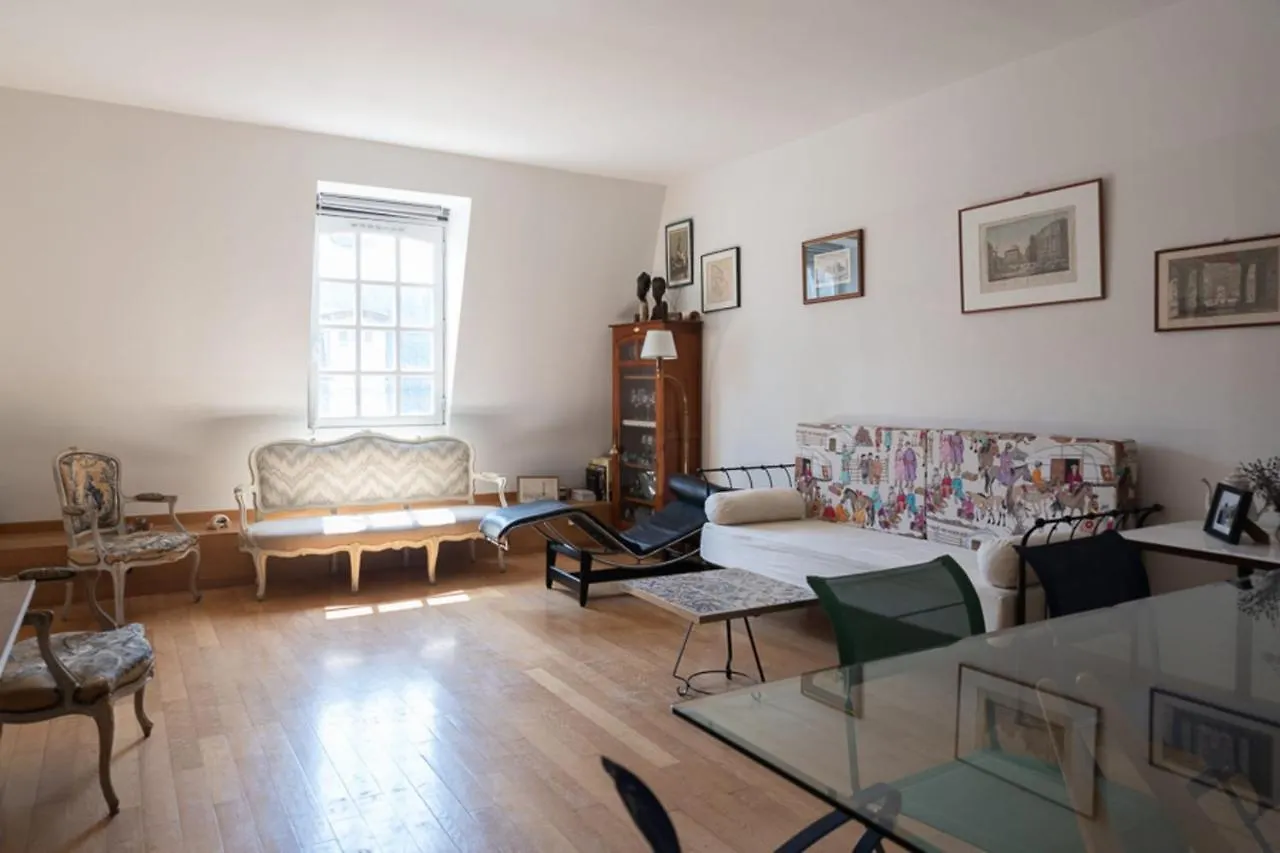 Apartment Spacious Cocoon In The Marais Paris France