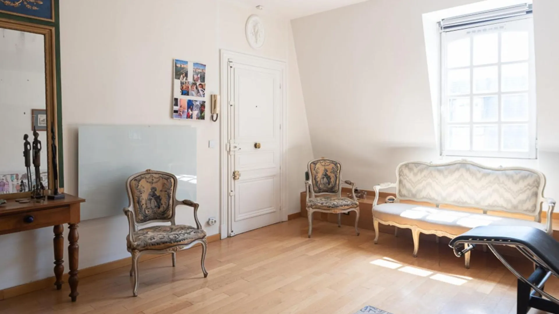 Spacious Cocoon In The Marais Paris